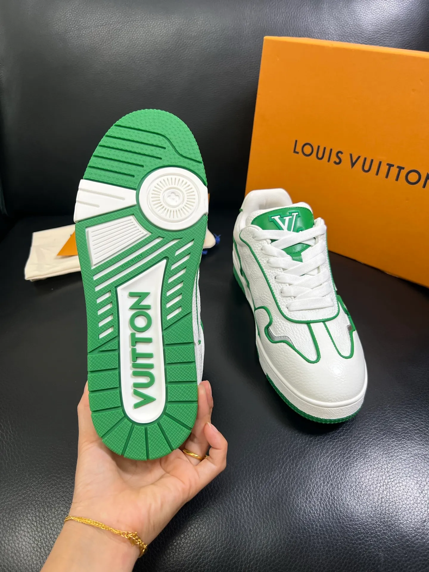 Men's shoes💰840 Lv 🔍Top purchasing agent🇮🇹 Louis Vuitton, the sports sneaker counter is synchronized, the uppers are imported from Italy, high-quality splicing colorful and complex crafts, the imported mesh padding is soft and comfortable, soles: original soles specially provided by the original factory, T men's men's shoes 💰U exclusive movable molded soles are super comfortable, original factory and single goods, 🔍🔍high quality, you can enter and leave the counter at will, welcome to compare, code number 39-44 (customized 38 45) 85878